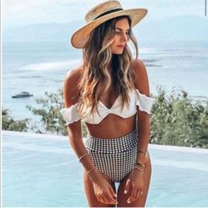 Adorable bikini ! Never worn